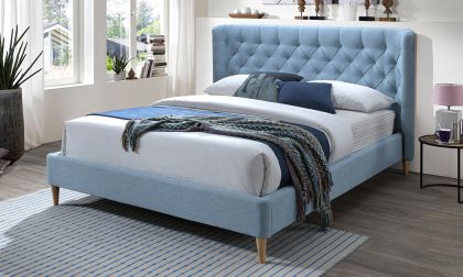 מיטה זוגית בסגנון מודרני, 2 מידות לבחירה,  כולל בסיס למזרן, בד גוון תכלת, דגם 'שירלי'