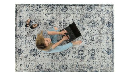 שטיח מעוצב דגם 'פרינט' - דוגמא פרחים אפור בהיר - בשני גדלים לבחירה
