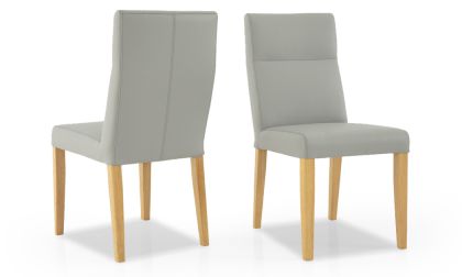 כיסא לפינת אוכל, כיסא ישיבה מעוצב מעור 4, 6 או 8 כיסאות, ריפוד עור בגוון אפור בהיר, רגלי עץ אלון טבעי, דגם 'קנולי'